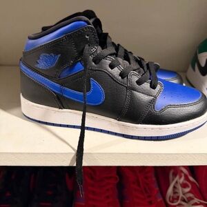 Jordan Athletic Shoes Black and Blue